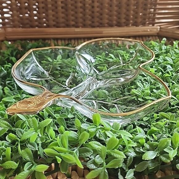 Vintage Glass Leaf Dived Dish With Gold Tone Detail - Picture 2 of 6